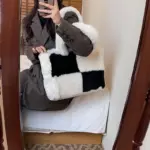 Large capacity splicing faux fur shoulder bag - Image 8