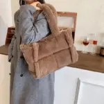 Large capacity splicing faux fur shoulder bag - Image 11
