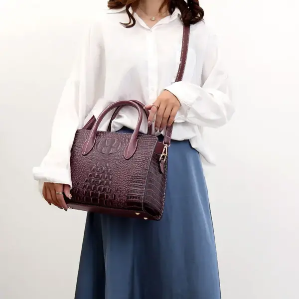 Crocodile embossed vintage women tote bag - Image 4