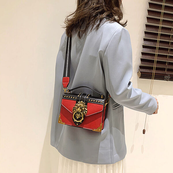 Metal lion head lock designer handbag - Image 3