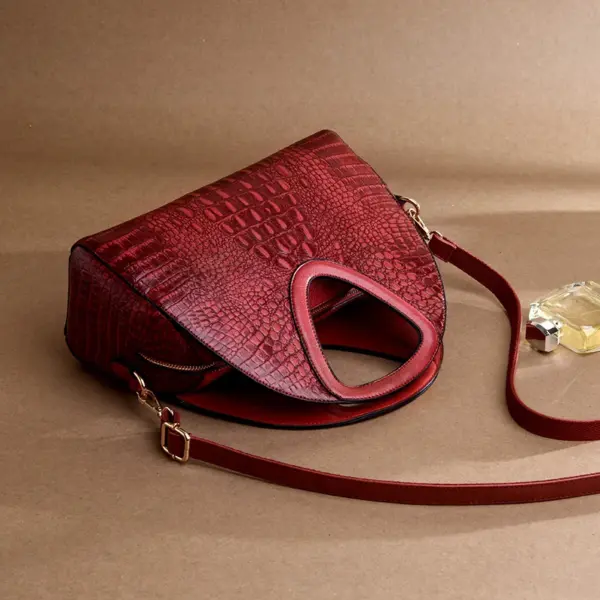 Crocodile pattern luxury round designer tote - Image 6