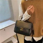Vintage women leather messenger bag - Image 4