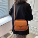 Vintage women leather messenger bag - Image 5