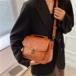Vintage women leather messenger bag - Image 6