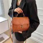 Vintage women leather messenger bag - Image 7