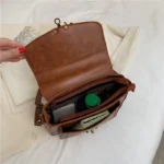 Vintage women leather messenger bag - Image 11