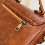 Vintage women leather messenger bag - Image 12