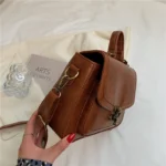Vintage women leather messenger bag - Image 14