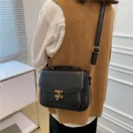 Vintage women leather messenger bag - Image 3