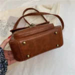 Vintage women leather messenger bag - Image 16