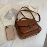 Vintage women leather messenger bag - Image 17