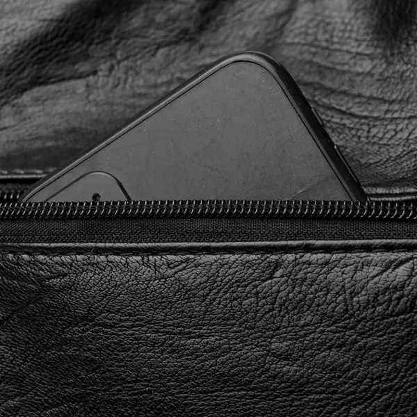 Soft leather large capacity shoulder bag - Image 9