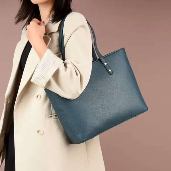 Large capacity vegan leather elegant tote bag - Image 14