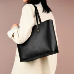 Large capacity vegan leather elegant tote bag - Image 16