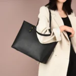 Large capacity vegan leather elegant tote bag - Image 17