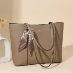 Large capacity elegant luxury tote bag - Image 17