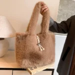 Soft faux fur shoulder tote bag - Image 4