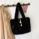 Soft faux fur shoulder tote bag - Image 11
