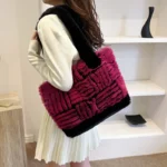 Splicing design fur decor shoulder tote bag - Image 11