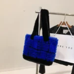 Splicing design fur decor shoulder tote bag - Image 14
