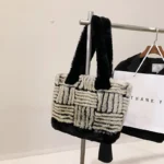 Splicing design fur decor shoulder tote bag - Image 16
