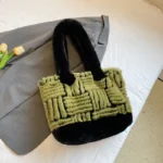 Splicing design fur decor shoulder tote bag - Image 4