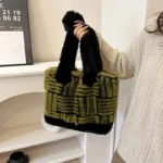 Splicing design fur decor shoulder tote bag - Image 9