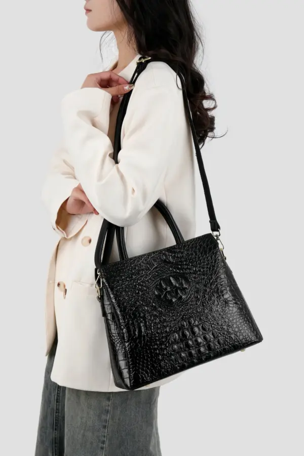 Large capacity croc embossed shoulder tote bag - Image 4