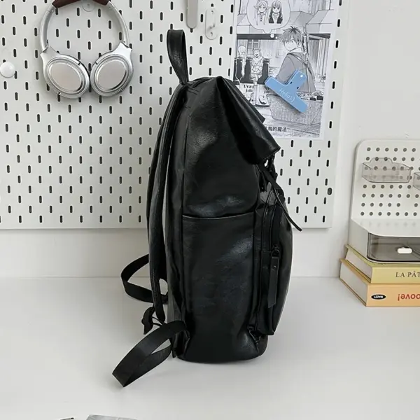 Vintage style large capacity leather backpack - Image 5